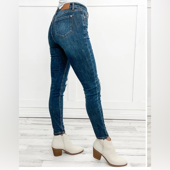 NWT Judy Blue "KENNEDY" Mid‎ Rise Tummy Control Distressed Skinny Denim Jeans 7 - Picture 2 of 7